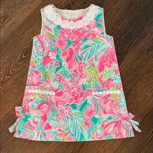 Lilly Pulitzer Girls Mini Mila Shift Dress in Hot on the Scene, 2T
